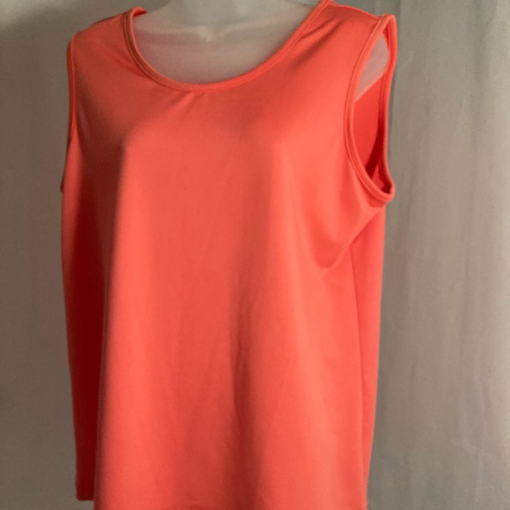 Sleeveless medium top